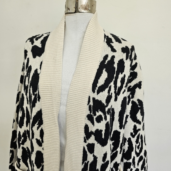 Who what wear animal print open front cardigan size LARGE - Picture 3 of 10